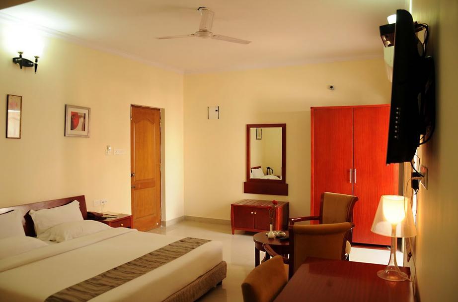 Ivory Inn Bangalore Bagian luar foto