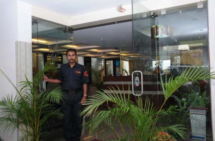 Ivory Inn Bangalore Bagian luar foto